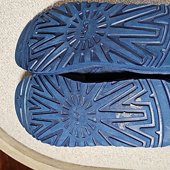 Men's UGG Shukka Boots - Picture 11 of 12